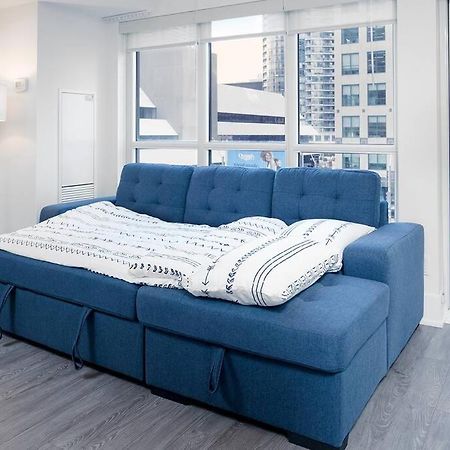 Chic 1-Br Condo; Parking Included; Downtown Core Toronto Exteriér fotografie