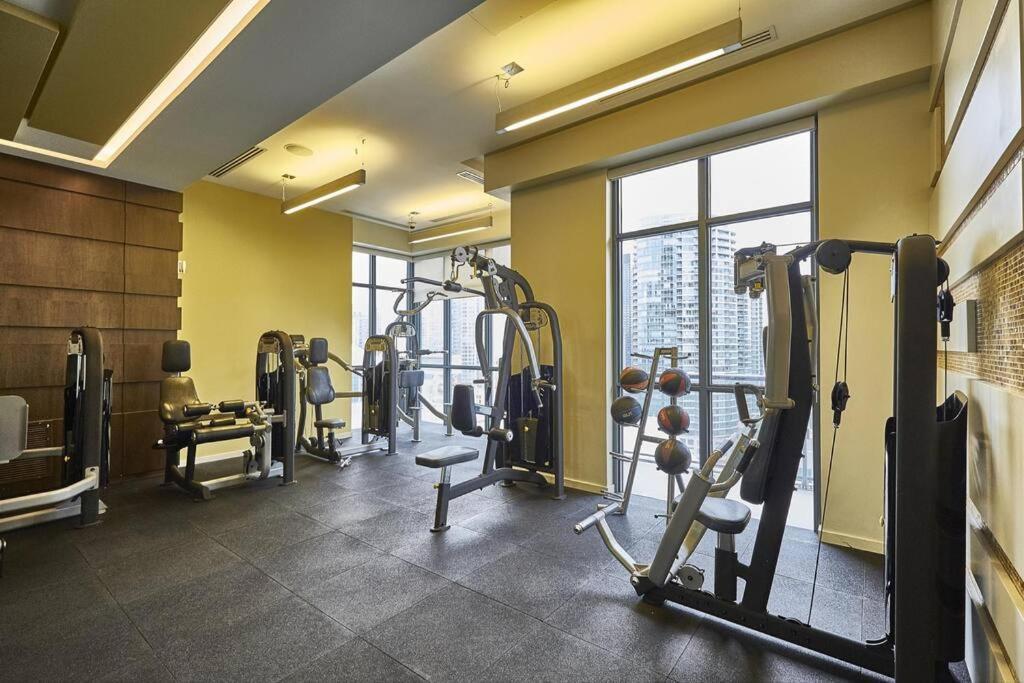 Chic 1-Br Condo; Parking Included; Downtown Core Toronto Exteriér fotografie
