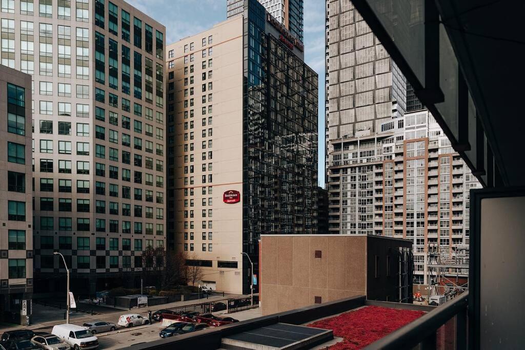 Chic 1-Br Condo; Parking Included; Downtown Core Toronto Exteriér fotografie