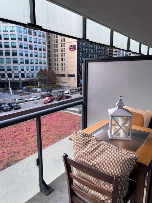Chic 1-Br Condo; Parking Included; Downtown Core Toronto Exteriér fotografie